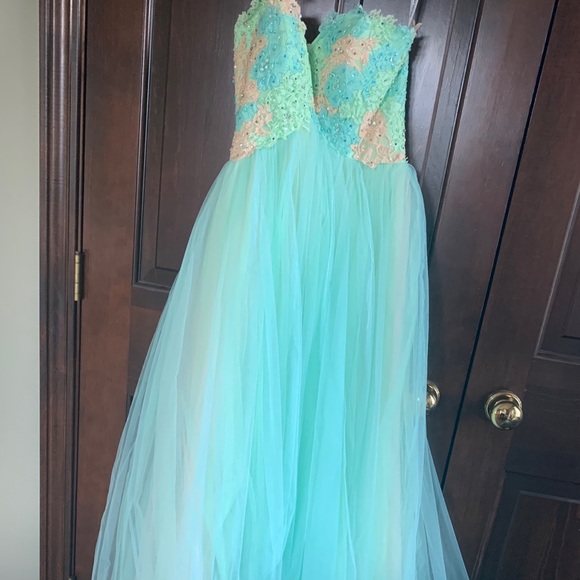 Sherri Hill Prom Dress - Picture 2 of 6